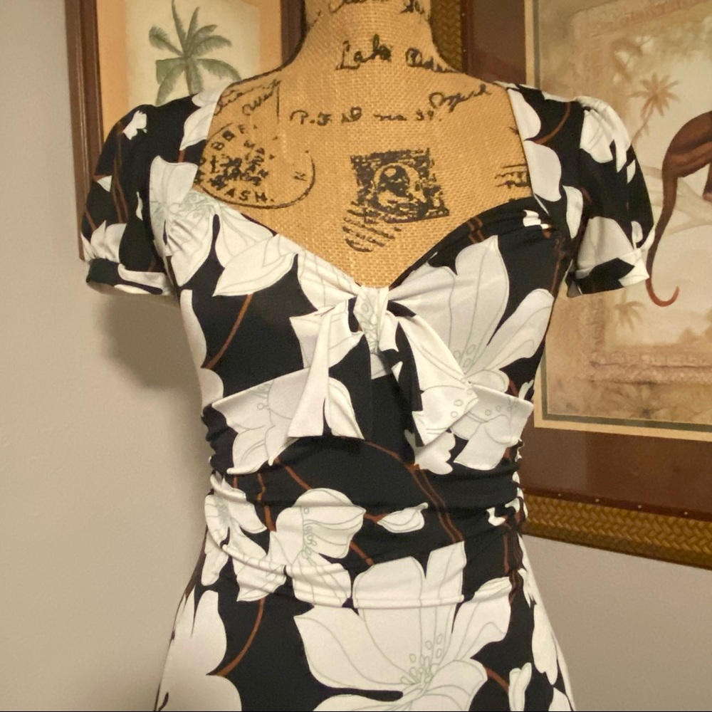 Dress - Picture 2 of 2